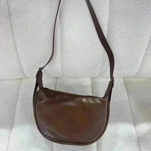 - Elegant Brown Faux  Leather Shoulde Bag - Picture 5 of 5